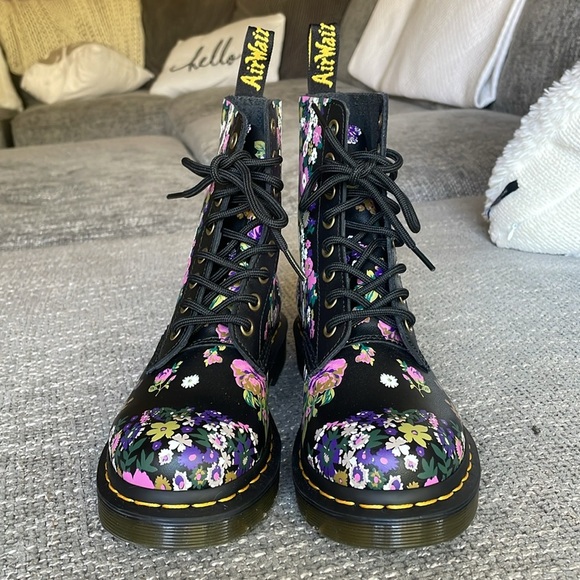 NWT DR MARTENS Vintage 1460 Boots! - Picture 10 of 15
